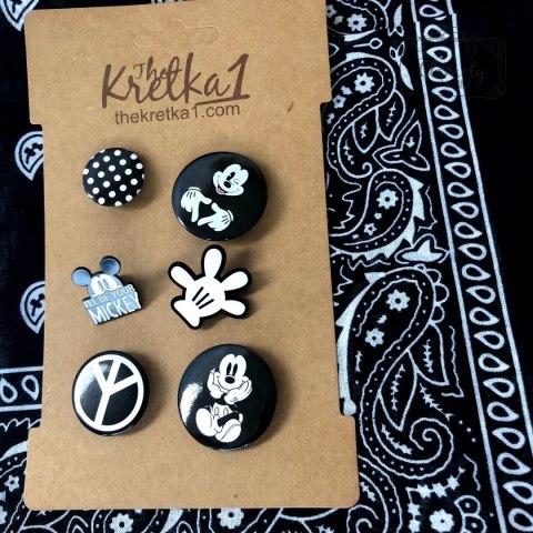 Przypinka Vegan Czarny Naois Na Białym Buton Pin