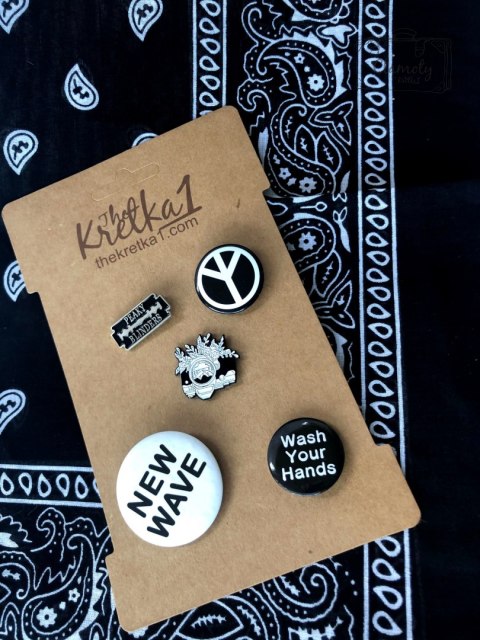 Przypinka Vegan Czarny Naois Na Białym Buton Pin