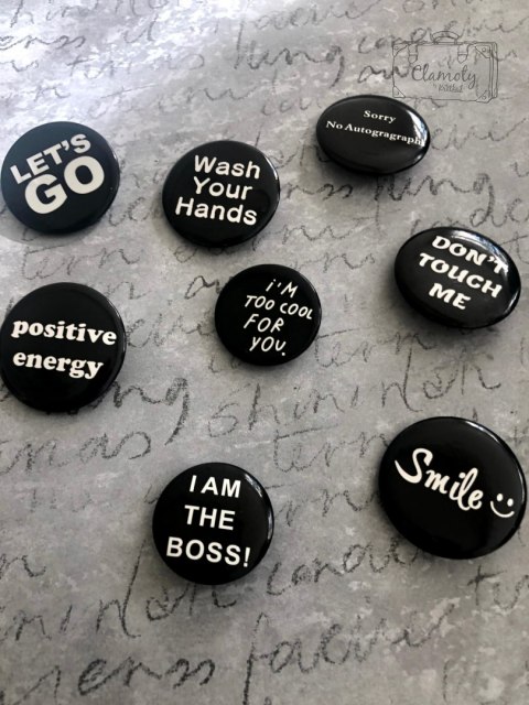 Przypinka Vegan Czarny Naois Na Białym Buton Pin