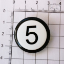 Przypinka 5 Czarna Cyfra Na Białym Buton Pin