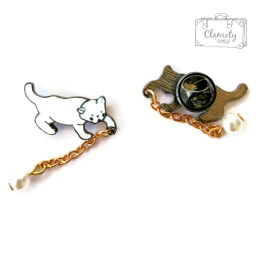PINK KITTENS WHITE WITH GOLDEN CHAIN ​​BUTON ME