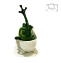 Figurka Dekoracyjna Zielona Żaba Chudy W Wannie