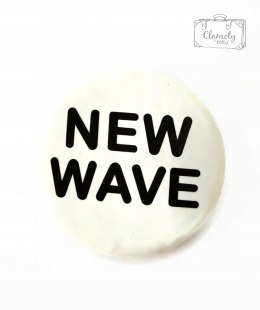 Przypinka Button New Wave Czarny Napis Na Białym