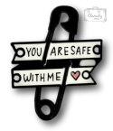 PRZYPINKA AGRAFKA YOU ARE SAFE WITH ME METAL PIN 1