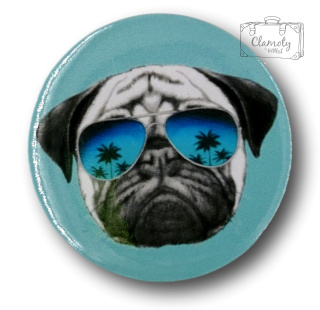 Przypinka Okrągła Mops W Okularach Metal Pin