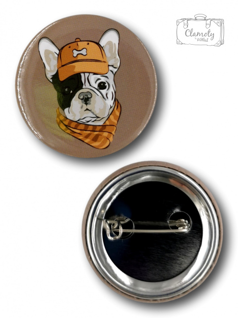PRZYPINKA OKRĄGŁA MOPS W CZAPCE METAL PIN 2
