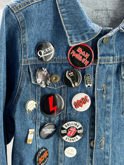 Przypinka Metalowa Metal Napis Just Keep Going