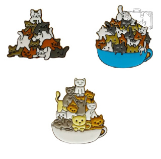 Metalowa Przypinka Górka Kolorowych Kotków