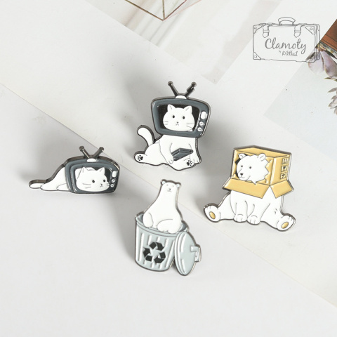 Metalowa Przypinka Kot Z Głową W TV