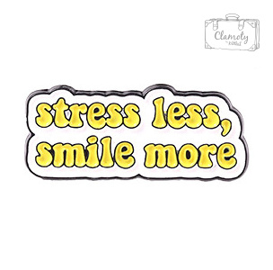 Metalowa Przypinka Stress Less Smile More