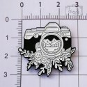 Przypinka Biało Czarny Aparat Metal Pin