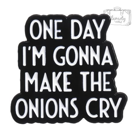 Metalowa Przypinka Napis One Day I'm Gonna Make The Onions Cry Pin