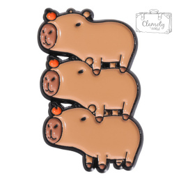 Metalowa Przypinka Trzy Kapibary Z Owocem Capybara Pin