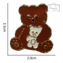 Metalowa Przypinka Pluszowy Miś Z Maskotką Teddy Bear Pin