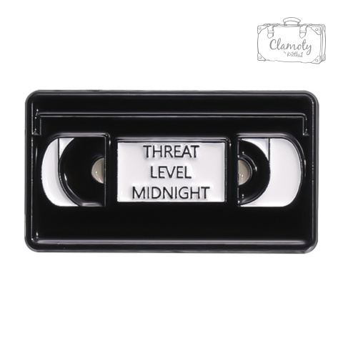 Metalowa Przypinka Kaseta Retro Threat Level Midnight Pin