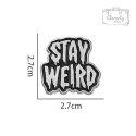 Metalowa Przypinka Napis Stay Weird Bądź Dziwny Pin