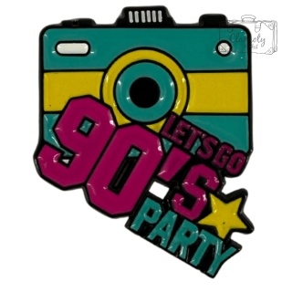 Metalowa Przypinka Aparat Camera Let's Go 90's Party Pin