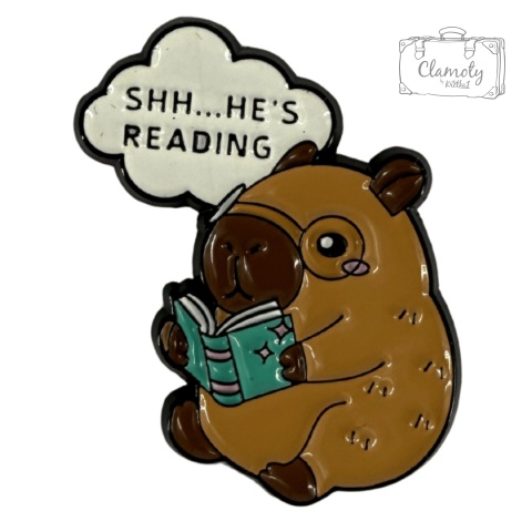 Metalowa Przypinka Capybara Shh He Is Reading Kapibara Czyta Pin