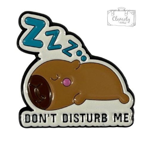 Metalowa Przypinka Capybara Dont Disturb Me Śpiąca Kapibara Pin