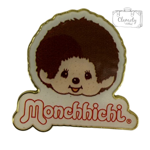 Metalowa Przypinka Słodka Laleczka Monchhichi Różowy Napis Pin